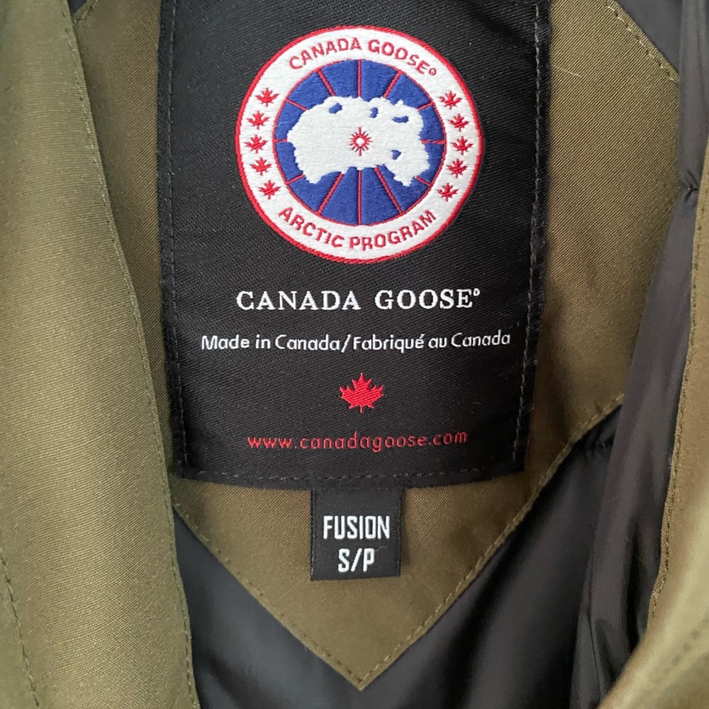 Canada Goose Parka - Picture 5 of 9